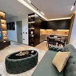 Queens Luxury Apartments Tirana
