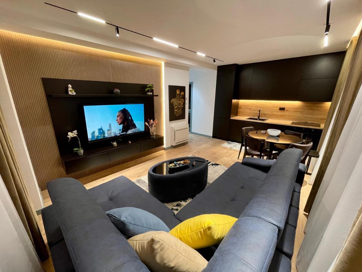 Queens Luxury * Tirana