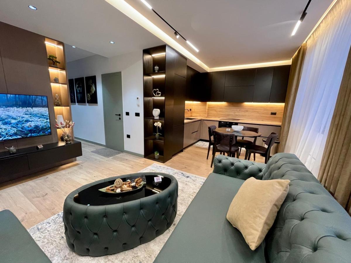 Queens Luxury Apartment