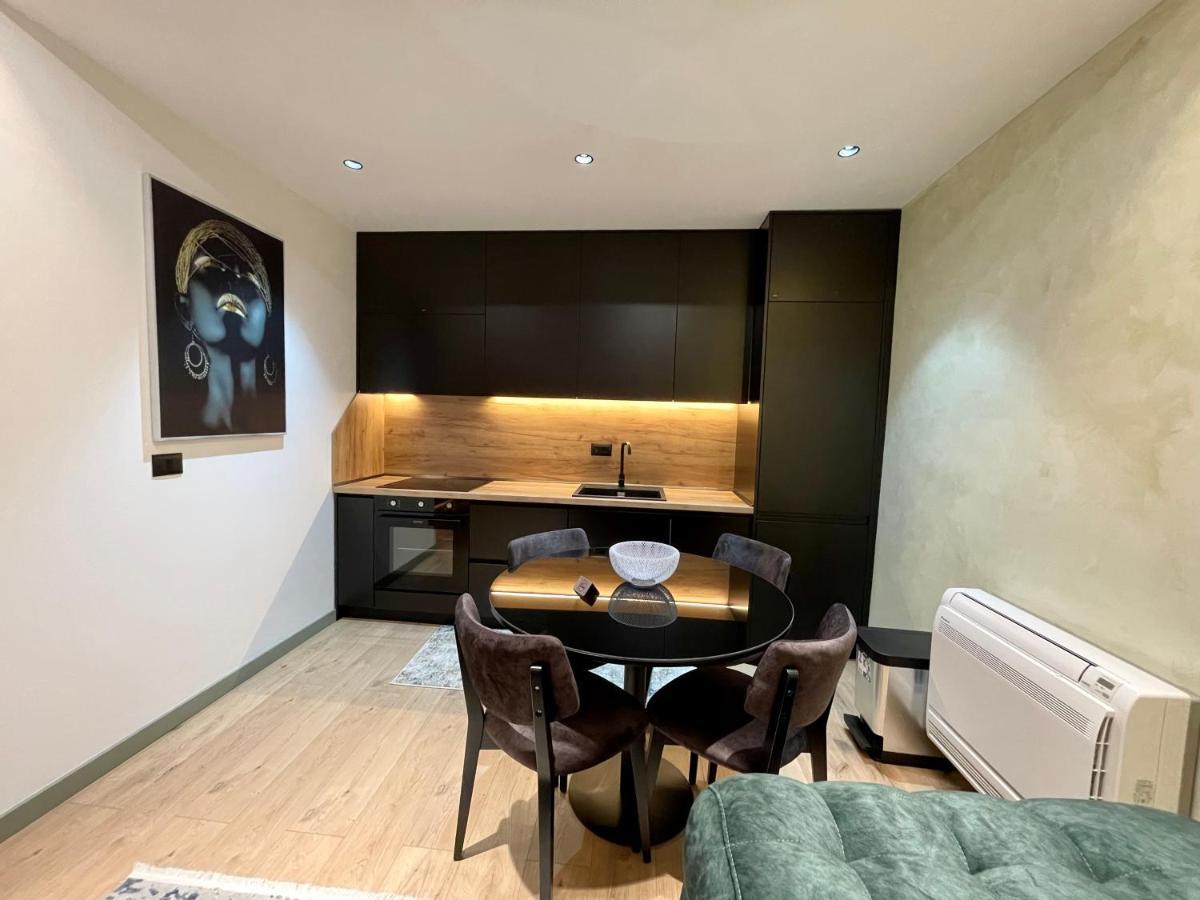 Apartment Queens Luxury Tirana